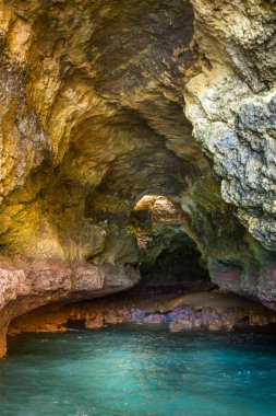 Lagoa sahil, Algarve, Portekiz bir tekne turu yapılan korunmasızlık