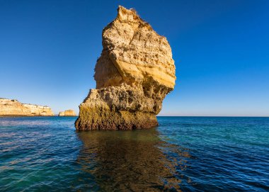 Lagoa sahil, Algarve, Portekiz bir tekne turu yapılan korunmasızlık