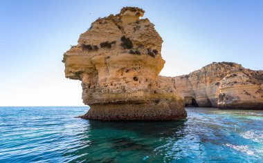 Lagoa sahil, Algarve, Portekiz bir tekne turu yapılan korunmasızlık