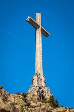 San Lorenzo de El Escorial, Madrid, İspanya. Valle de los Caidos veya Fallen Vadisi açık bakış. Yakın Madrid, onur için inşa ve İspanya İç Savaşı sırasında General Francisco Franco da dahil olmak üzere, ölenlerin gömmek.