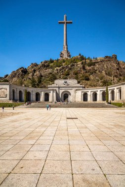 San Lorenzo de El Escorial, Madrid, İspanya. Valle de los Caidos veya Fallen Vadisi açık bakış. Yakın Madrid, onur için inşa ve İspanya İç Savaşı sırasında General Francisco Franco da dahil olmak üzere, ölenlerin gömmek.