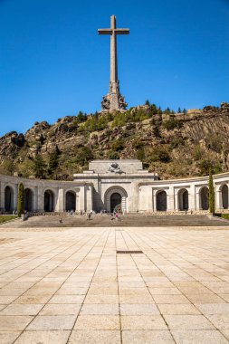 San Lorenzo de El Escorial, Madrid, İspanya. Valle de los Caidos veya Fallen Vadisi açık bakış. Yakın Madrid, onur için inşa ve İspanya İç Savaşı sırasında General Francisco Franco da dahil olmak üzere, ölenlerin gömmek.