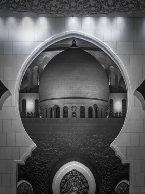 Sheikh Zayed Ulu Camii, Abu Dhabi, Birleşik Arap Emirlikleri, gün batımında uzun pozlama.