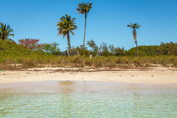 Bahia Honda State Park es un parque estatal con una playa pública abierta — Foto de Stock