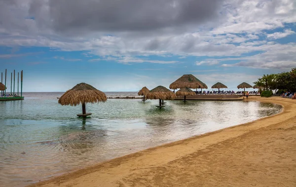 Palapa on the water by the beach — Stock Photo, Image