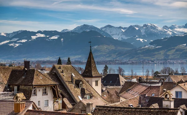 Kale duvarlarından Rapperswil 'in görünümü