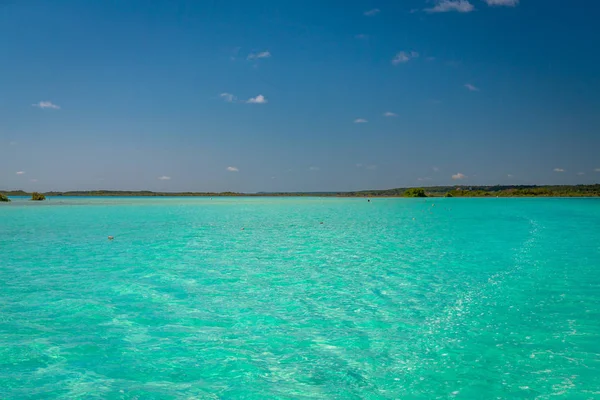 Hét színes lagúna Bacalar — Stock Fotó