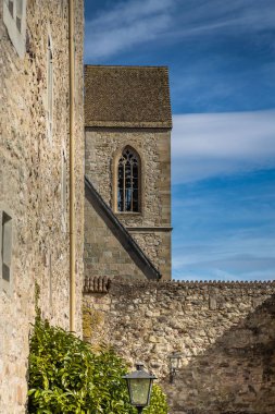 Rapperswil şehir merkezinden kale görünümü