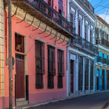 Matanzas, Küba 'nın ana meydanında güzel ve rengarenk binalarıyla teşhir edildi..