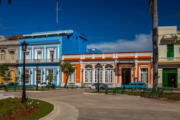 Expozice Hlavním Náměstí Matanzas Kubě Jeho Krásné Barevné Zrekonstruované Budovy — Stock fotografie