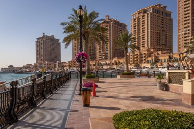 Pearl Katar 'dan görüntü, ortasında marina bulunan yeni bir yerleşim alanı, Katar.