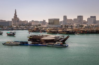 Doha 'daki Dhows Pers Golf' üne demirlemiş, Katar.