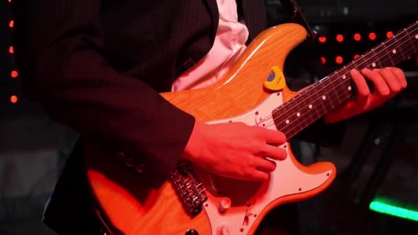 Guitarrista Toca Escena Guitarra Video Una Gran Guitarra Plan Mano — Vídeo de stock