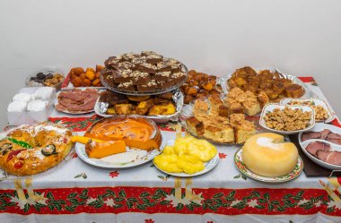 süslenmiş Noel masa tatlılar