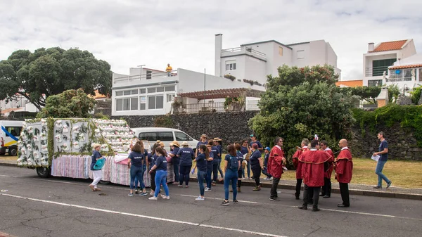 Ponta Delgada Azores, Portekiz - 07/07/2018 - Vila das Capelas ilahi kutsal ruh kutlama gelen grup