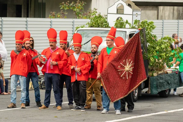 Ponta Delgada, Azores, Portekiz - 07/07/2018 - dua grubu ilahi kutsal ruh kutlama