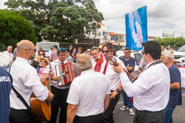 Ponta Delgada, Azores, Portekiz - 07/07/2018 - müzik grubu ilahi kutsal ruh kutlama için prova