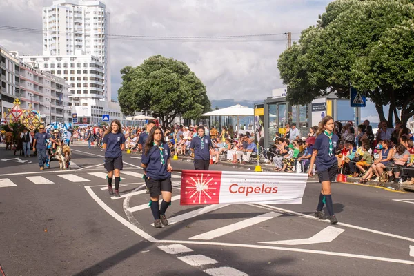 Ponta Delgada, Azores, Portekiz - 07/07/2018 - Vila das Capelas banner üzerinden ilahi kutsal ruh kutlama