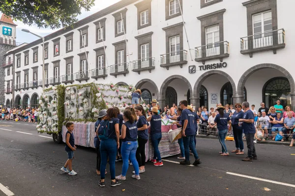 Ponta Delgada, Azores, Portekiz - 07/07/2018 - Vila das Capelas grup ilahi kutsal ruh kutlama