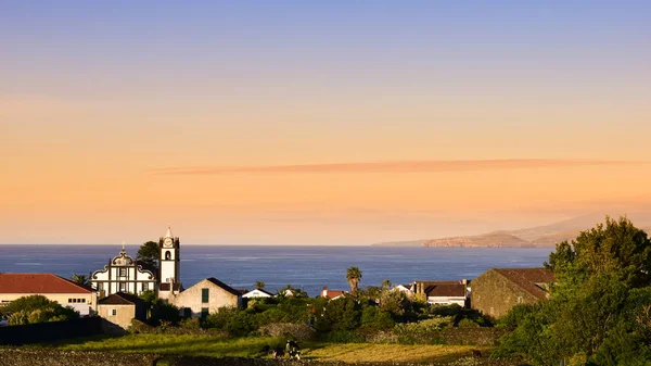 Capelas Köyü, Azores, Portekiz üzerinden kırsal panoramik deniz manzarası görünüm