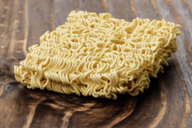 şehriye ahşap üzerine yakın çekim