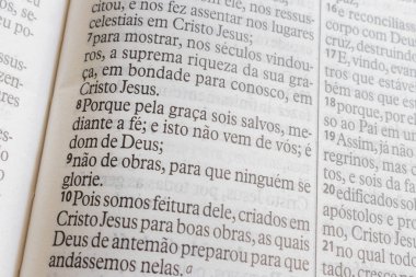 close in open bible in Ephesians 2, text in portuguese brasileiro. clipart