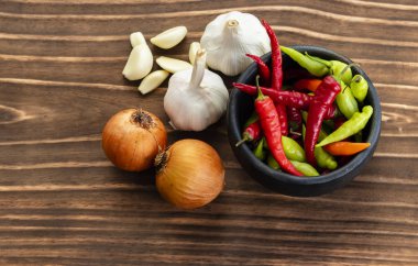 ahşap baharatlar üzerinde yakın çekim, metin için alan