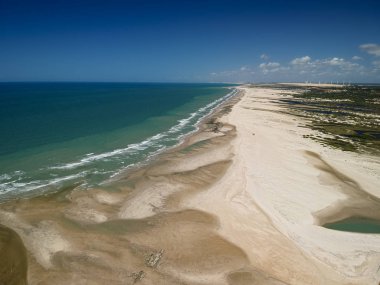 Fontes plajının hava manzarası, Ceara, Brezilya.