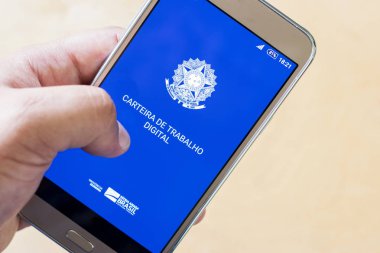 yeni Brezilya Sosyal Güvenlik Belgesi ile akıllı telefon üzerinde yakın