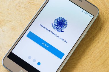 yeni Brezilya Sosyal Güvenlik Belgesi ile akıllı telefon üzerinde yakın