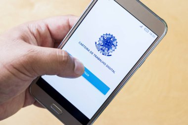yeni Brezilya Sosyal Güvenlik Belgesi ile akıllı telefon üzerinde yakın