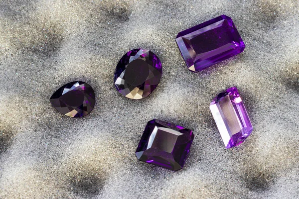 Schließen Sie Facettierte Amethyst Edelsteine Lila Edelsteine — Stockfoto