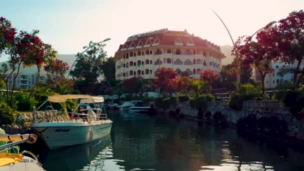 Gyönyörű kilátás nyílik a folyóra, Icmeler, Törökország — Stock videók
