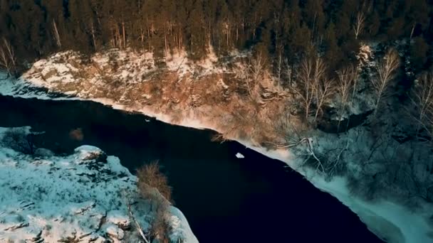Luchtfoto van river canyon in het gemengde bos, Rusland — Stockvideo