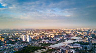 Hava panoramik Chelyabinsk ve dolgu mias Nehri