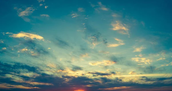 Göl günbatımı hava panoramik manzaralı