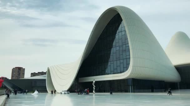 Timelapse Square Heydar Aliyev Cultural Center Designed Zaha Hadid People — Vídeos de Stock