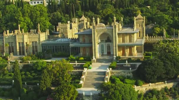 Crimea. Aerial view of Vorontsov Palace. It is one of the main landmarks of Crimea. Super slow motion flight capture. Snset time. — Stock Video