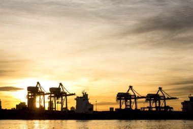 Dünya veri bağlantı ulaşım, siluet ulaşım veri bağlantı iletişim ve bağlantı ile.