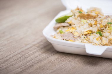 toksik gıda, kızarmış pilav köpük kutusunda Tay street gıda