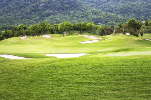 Gyönyörű Golfpálya Hegyre Néző Oldalon — Stock Fotó