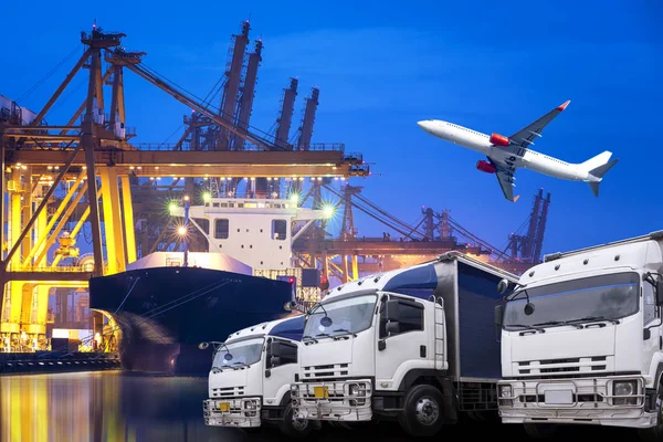 Lojistik Ulaştırma kavramı, kap kargo ve uçak ile çalışma vinç Tersanesi, lojistik ithalat ihracat ve Sanayi arka plan taşıma.