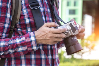 Gezgin ile dijital fotoğraf makinesi