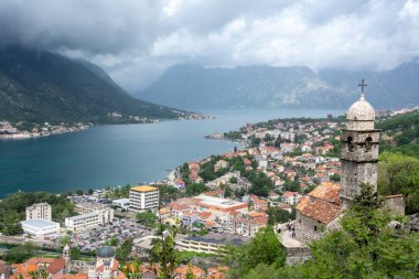 Kotor ve Karadağ 'daki fiyort manzarası