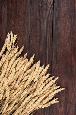 Buğday pas ahşap zemin üzerine