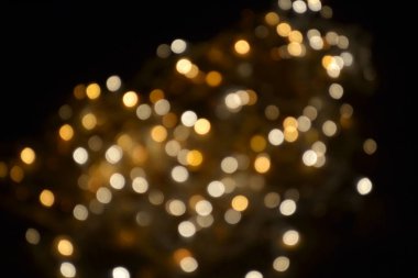 Koyu arka plan üzerinde çok renkli Noel daireler
