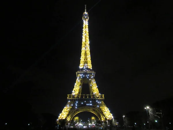 Utsikt Över Eiffeltornet Paris Frankrike Lyser Upp Natten — Stockfoto