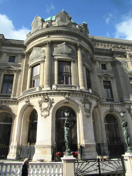 Vista Poste Luz Cariátides Fora Ópera Paris Também Conhecida Como — Fotografia de Stock