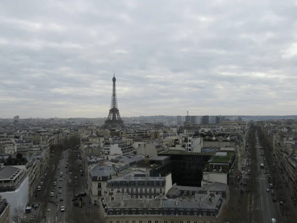 Eiffel Torony Látképe Párizsi Arc Triomphe Ból Egy Felhős Napon — Stock Fotó