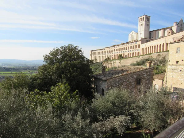 Pohled Baziliku Františka Assisi Kopci Assisi Itálie Slunečného Dne — Stock fotografie
